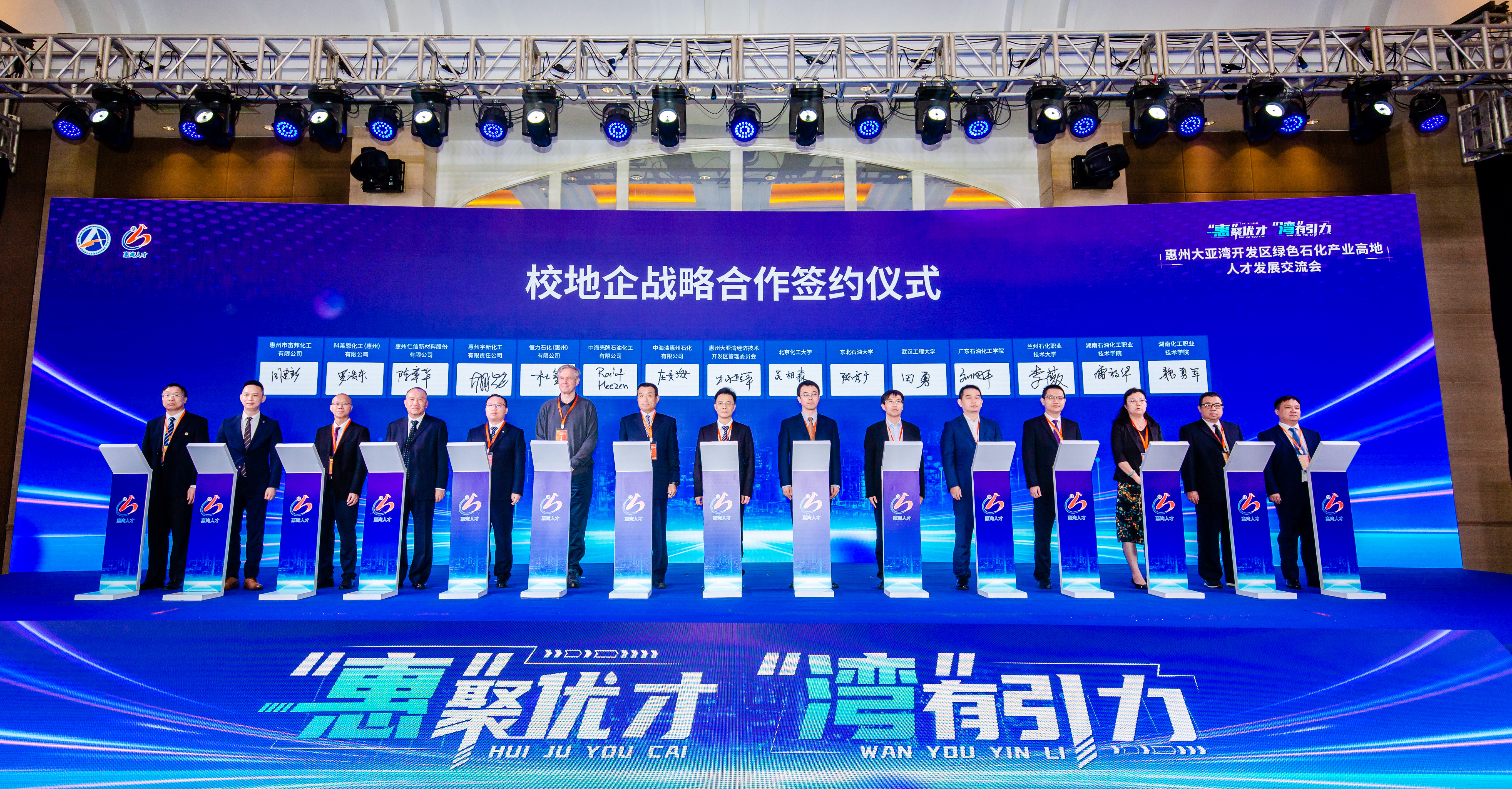 签约.jpg