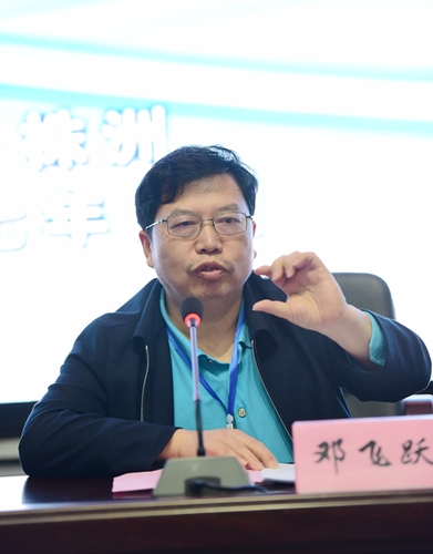 工业分析检验赛项裁判长代表中南大学邓飞跃教授做赛事点评