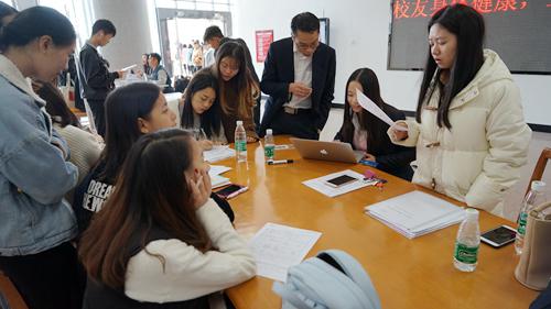 校友专场招聘会现场。