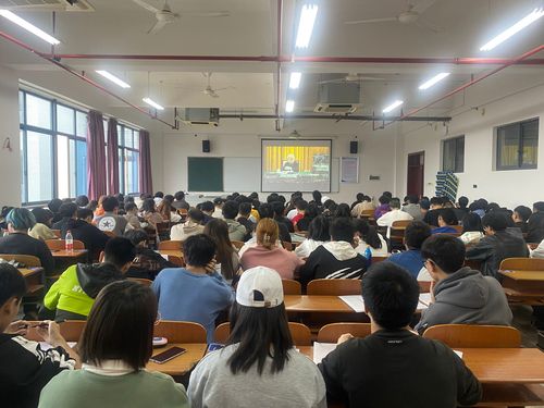 预备党员、发展对象、入党积极分子集中收看学习贯彻党的十九届五中全会精神中央宣讲团报告会视频。