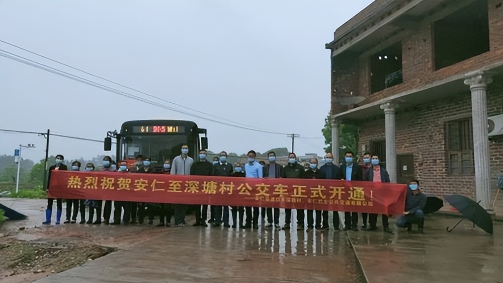 湖南职教周：湖南化工职业技术学院乡村振兴帮扶工作队帮助村民打通出行“最后一公里”