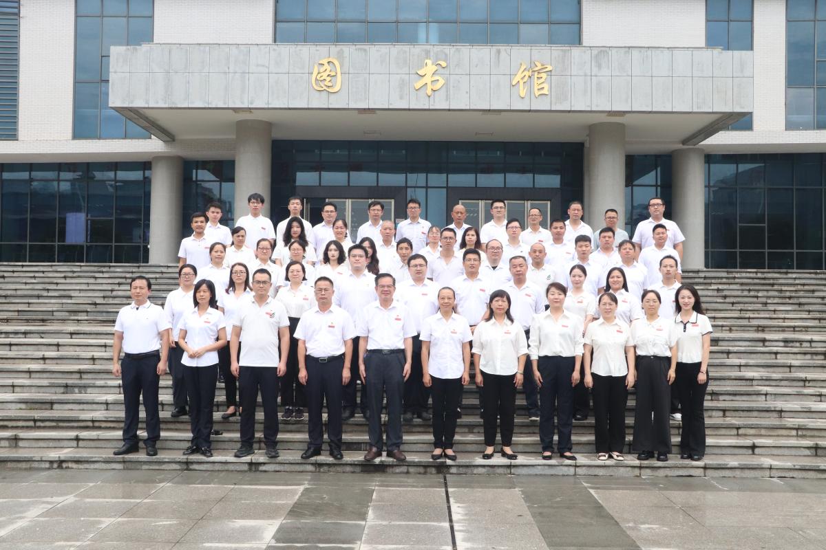 智控学院全体教职工合影2025.9.JPG